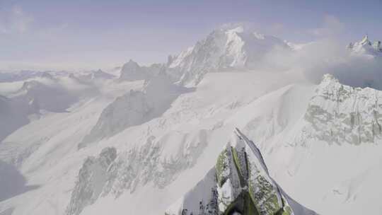 新疆航拍雪山山脉高海拔积雪雪峰冬季寒冷 (1)视频素材模板下载