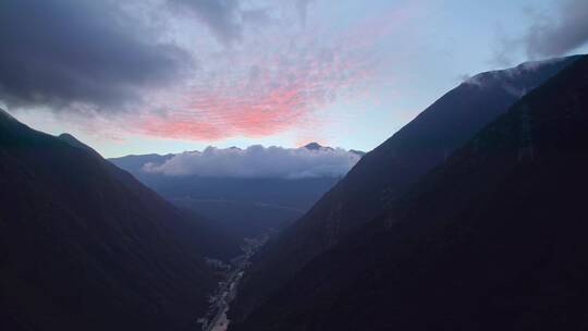 高原地区大山航拍