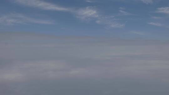 飞机里看到的云层