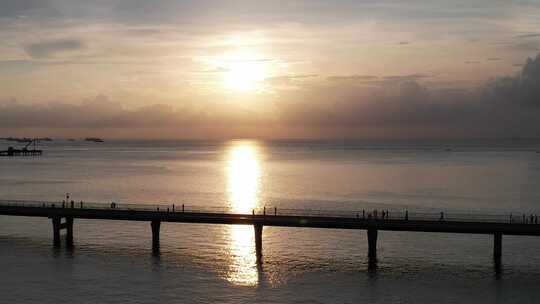 北海海上栈道航拍海边日落晚霞