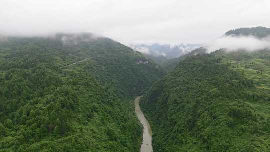 航拍大山，峡谷，跨河大桥，村庄