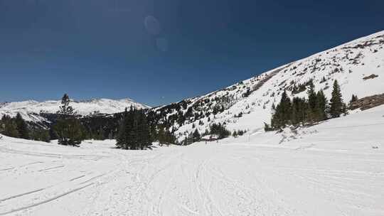 滑雪第一视觉滑雪场滑雪雪景蓝天白云