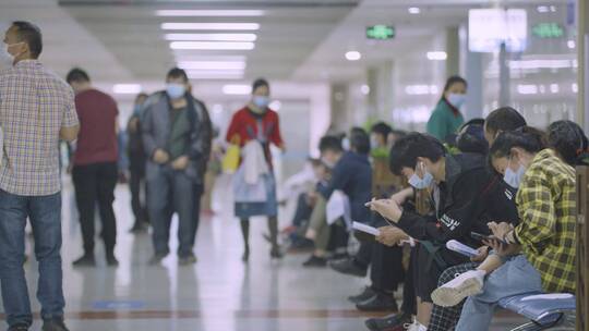 医院走廊候诊人群患者看病