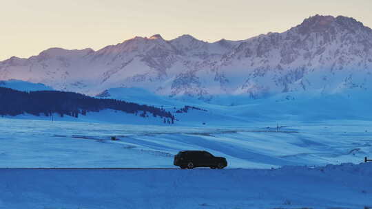 新疆博州赛里木湖冬季日落雪山航拍风景视频素材模板下载