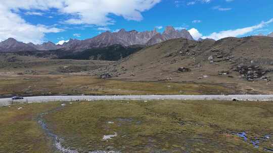 四川甘孜理塘措普沟风景区景观大道