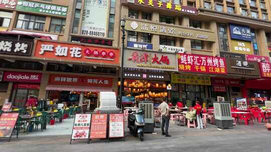 街道上的特色商业店铺景象