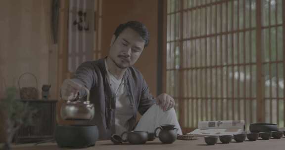 中式意境男子喝茶看书 茶道茶叶宣传片