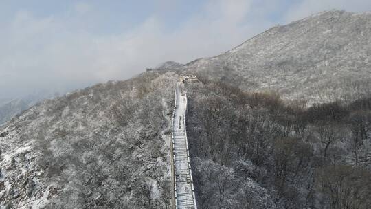 航拍 雪后的慕田峪长城