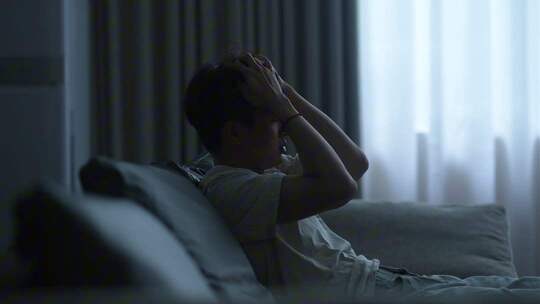 年轻人工作压力大