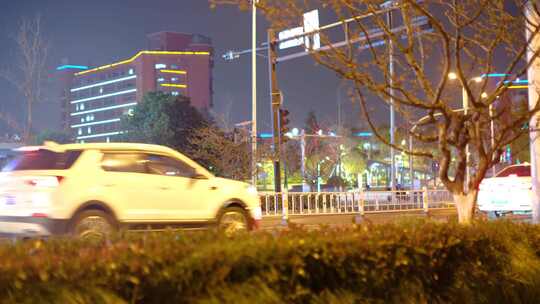 都市城市夜晚夜景人群行人人流汽车车辆车流