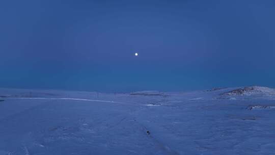 呼伦贝尔草原冬季雪景暮色月夜