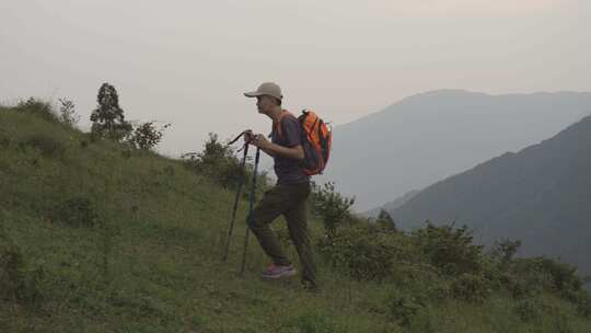 徒步登山冒险