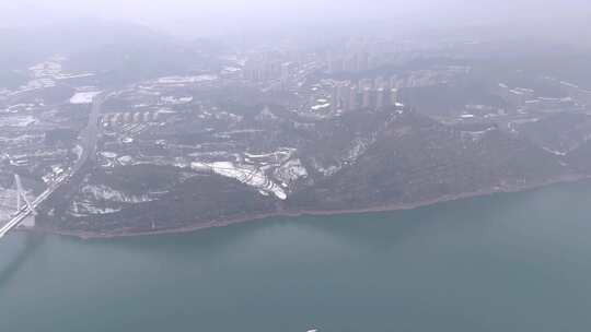 航拍雪天中湖北宜昌夷陵长江大桥