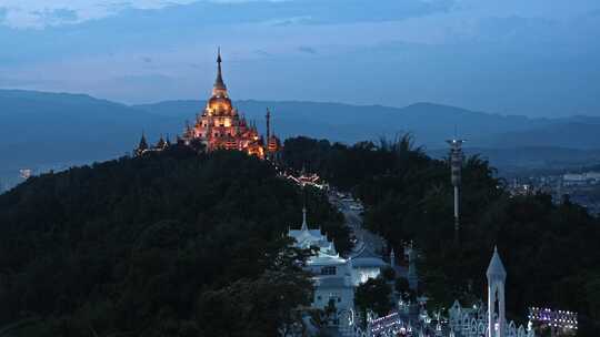 芒市勐焕大金塔夜景