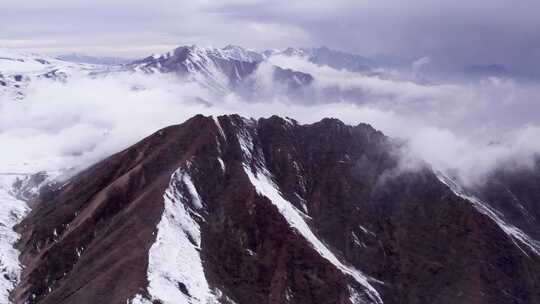 青海拉脊山雪山云雾航拍