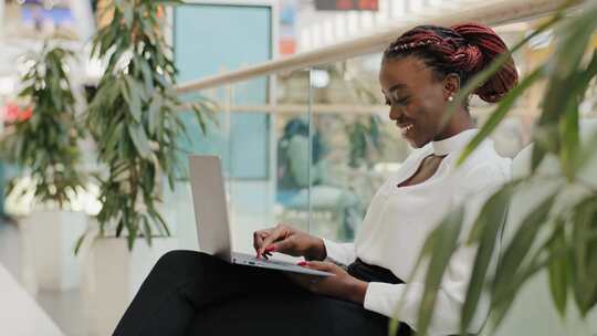 女人，笔记本电脑，玩，在线游戏