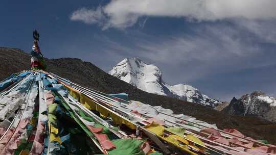 经幡与雅拉香波神山