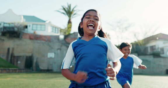 学校操场上的跑步、孩子和快乐，用于运动、