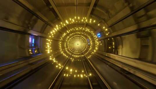 地铁隧道内穿梭景象