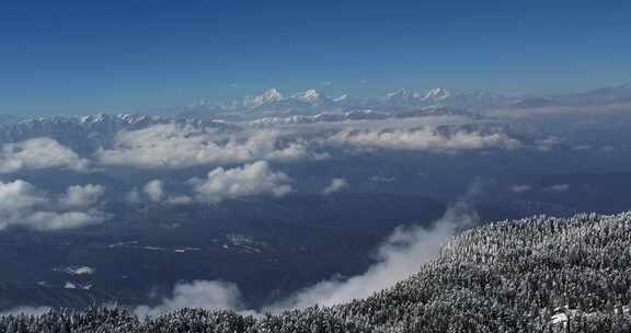 高清实拍瓦屋山冬天雪景雪山森林