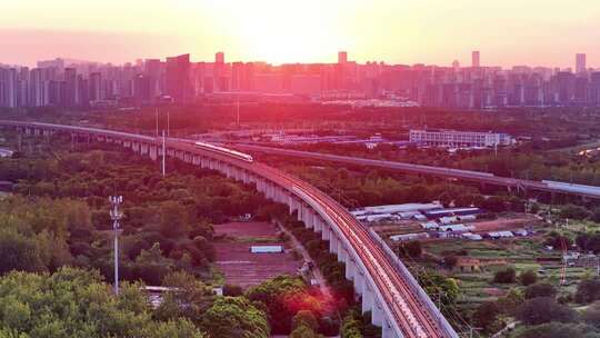 高铁动车逆光前行