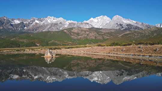 航拍云南玉龙雪山