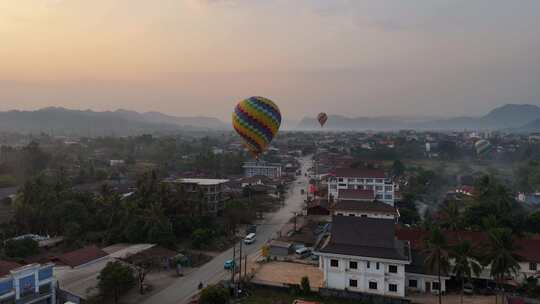 老挝万荣早晨升空的热气球运动