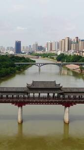 航拍江西吉安白鹭洲风雨桥竖屏