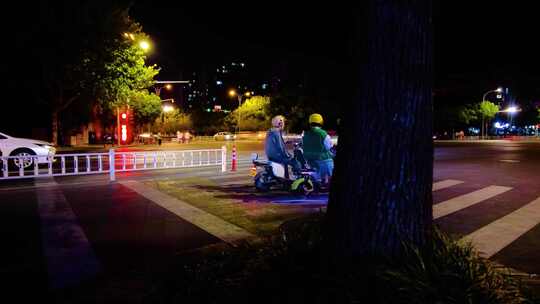 城市马路夜景车流人流延时视频素材