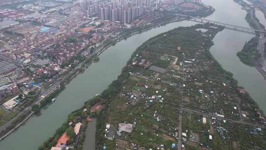 阴雨天的河流航拍