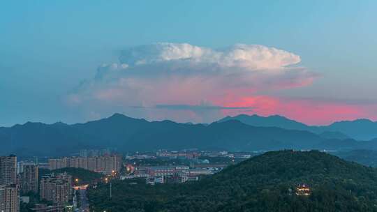 夜幕下的山城景观灯火璀璨 夏日的云 永康