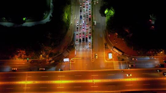 城市夜晚路口交通景观