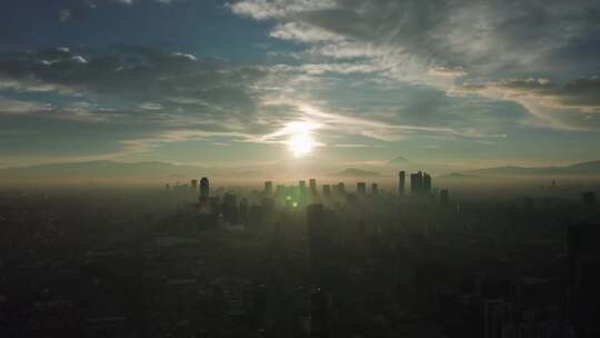 4k-航拍日出云雾中的城市