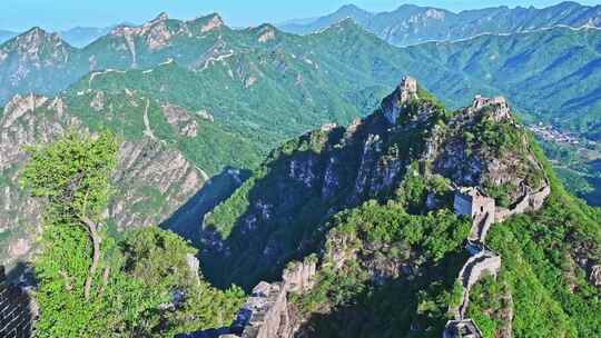 夏季早晨阳光照耀在长城上宣传片