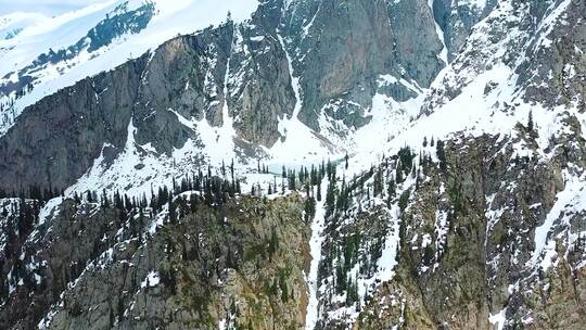 航拍高山雪原