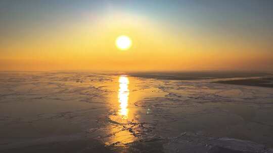 夕阳下冰封的海海视频素材模板下载