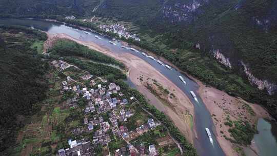 桂林山水烟雨漓江兴坪古镇航拍4K