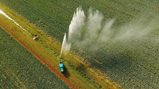 航拍农田灌溉系统