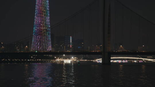 猎德大桥上的车流和珠江夜游的船延时
