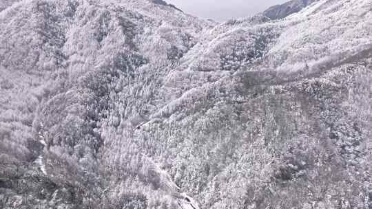 秦岭山脉冬季雪景