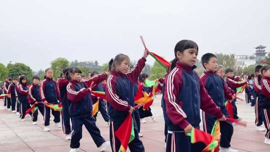 合集民族团结土苗学生民族团体操筷子舞