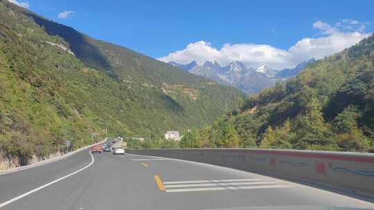 自驾游川藏线318国道折多山雪山公路风光视频素材模板下载