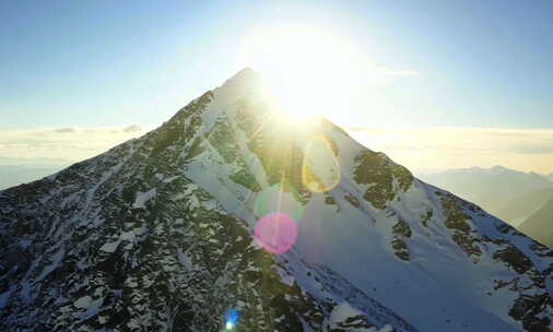 日照金山 雪山之巅 雪山 云海 山峰延时