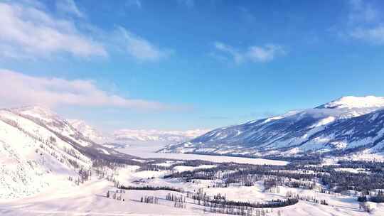 航拍新疆雪山美景