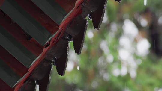 古建筑屋檐雨滴