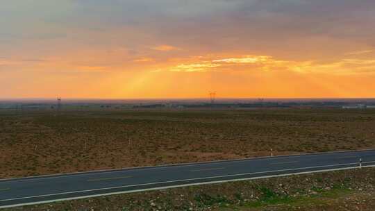 航拍夕阳公路汽车