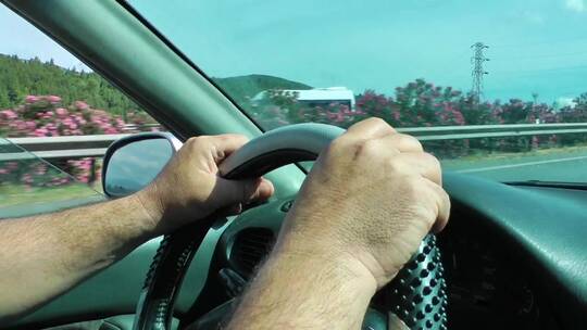 司机的手放在方向盘上视频素材模板下载