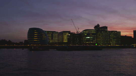 日落后的伦敦城市景观。视频素材模板下载
