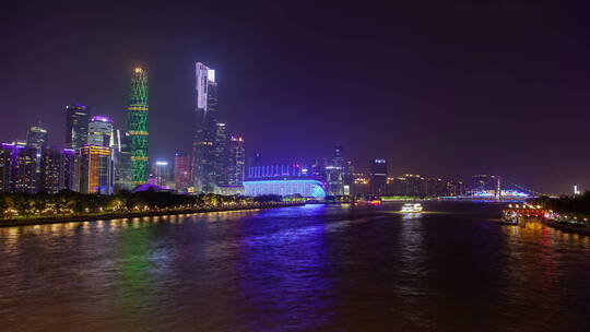 珠江畔的广州摩天大楼