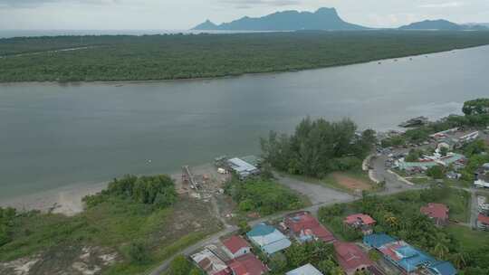 空中无人机视图在夏季泰拉加空中捕鱼村，古